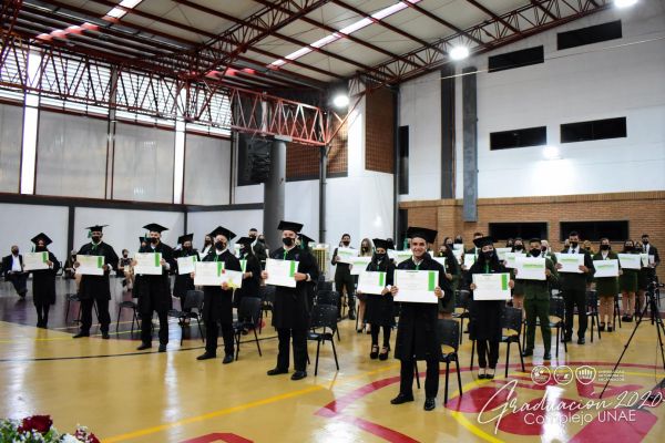graduacion-unae-isede-2020-42e0471e7e-5a45-00d9-c58f-99eb29e1e91893CABA6E-2E7F-9B8E-E8C2-AD92DA1BC5D0.jpg