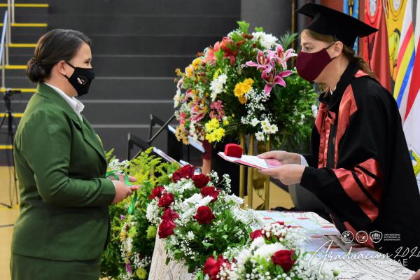 graduacion-unae-isede-2020-6fb9e214b-5798-69b5-bad5-af47a9c1a0955191344D-3ABB-E1F2-8CC8-51900F75153C.jpg