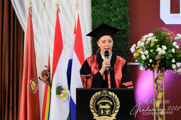 graduaciona-isede-unae-2020-146d21ed70-dba0-7c15-18d4-4207d076ad5603549833-2EFF-0082-F7E5-FF2B3AE83D08.jpg