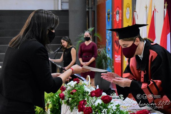 graduaciona-isede-unae-2020-2132fc5efd-fd21-1f51-2db4-1911b5da7f41730CAB0A-FB83-CE65-DD4C-04AF24403270.jpg