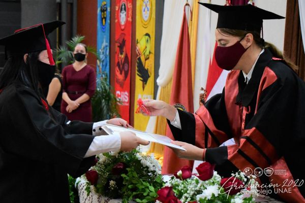 graduaciona-isede-unae-2020-2671d2f0e1-8eda-918b-6867-e9ee818c1fa774FAA0EB-C077-AEF8-155B-6298D59E41E1.jpg