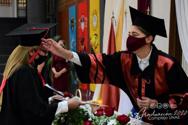 graduaciona-isede-unae-2020-2971356154-fedf-25a0-9a49-99a2e2a5a158F00DE3B2-D097-44F2-8B5F-26ED20EB2DD6.jpg
