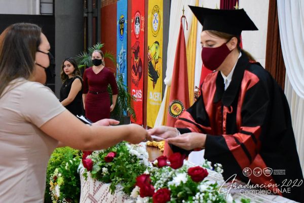 graduaciona-isede-unae-2020-4143bb3e53-327d-83e4-0407-b76ef47497e9B7547724-6D3A-9886-A075-6BCA0D906C64.jpg