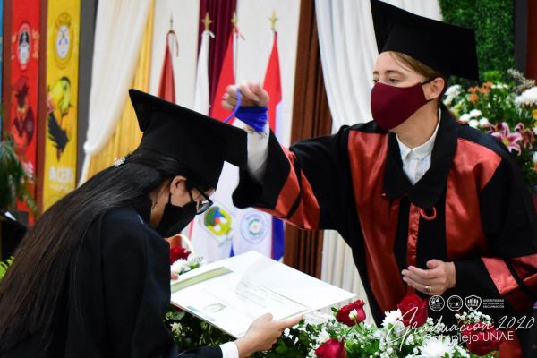 graduaciona-isede-unae-2020-7869efce84-8339-d36a-6e62-92802ea2bb4bFE0D3029-1618-1F49-8DFD-C228F5AF15DD.jpg