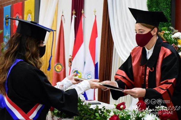 graduaciona-isede-unae-2020-8952774a0b-697a-1d33-54eb-f96dce45217bB145EADC-07D6-3B1A-010D-8131FE2B891C.jpg