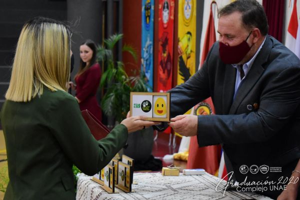 graduaci╟№n-colegio-divina-esperanza-unae-2020-106899af042-89c1-b10f-df5a-9269fb13d09095208C4F-23BC-165D-D406-548A2A2AA85D.jpg