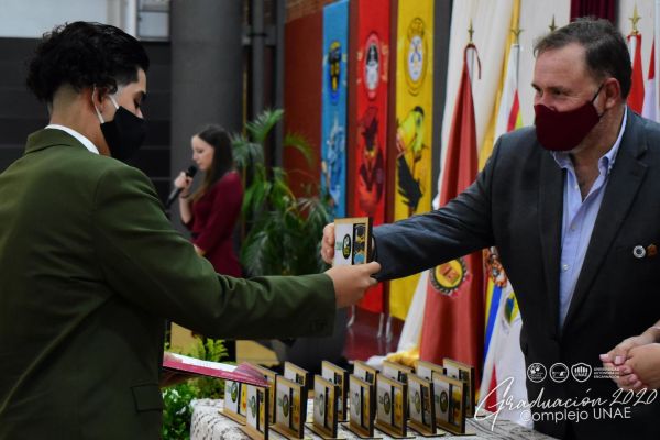 graduaci╟№n-colegio-divina-esperanza-unae-2020-7661255bb6-2d28-1b46-e736-063efcaa4f0b17C1638F-FA2B-B351-CFED-196437343164.jpg