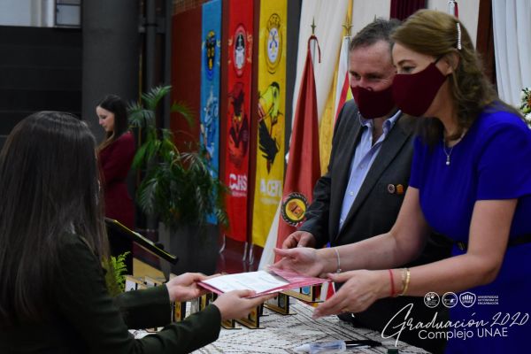 graduaci╟№n-colegio-divina-esperanza-unae-2020-84a328e29d-28ae-b85f-0eff-7fa4bdfbc354ED4D2BAE-EE01-00C2-C3E8-174BF5525A32.jpg