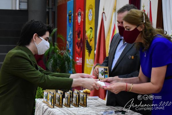 graduaci╟№n-colegio-divina-esperanza-unae-2020-902890db3d-c1fe-357c-894f-5908f9c9e8db091DCD4A-922B-5979-E7F7-0805E68424CE.jpg