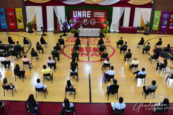 graduaci╟№n-colegio-divina-esperanza-unae-2020-918f8c009-62c2-14a6-ab92-4e701fe4020234604379-B8FE-E12D-4E7E-66C2A6448DF1.jpg