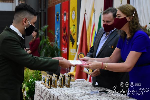 graduaci╟№n-colegio-divina-esperanza-unae-2020-933c72b6d2-de0a-b986-c582-d56d3f0e952aFBBA515E-A16F-F736-1E27-C038AF7D467B.jpg