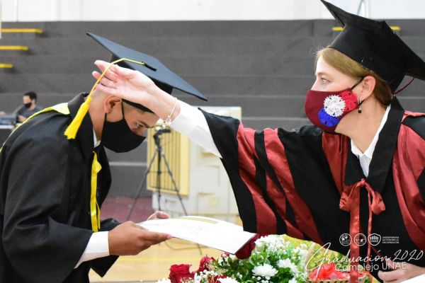 graduaci╟№n-unae-2020-14eca7c5f8-2b6e-1df2-ca54-3bbadc2053e13D1080AE-1EBF-E875-6DBA-BE597CE47F71.jpg