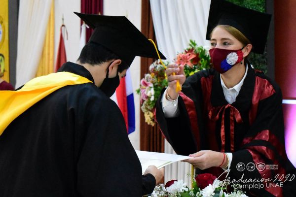 graduaci╟№n-unae-2020-21175a2876-8a02-6c9f-1ddb-b608f5f68a1929C7548E-6DED-EABC-99A2-DA0B9905B000.jpg