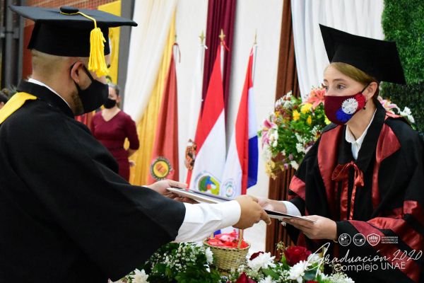 graduaci╟№n-unae-2020-256fe3ee0e-1a6e-baae-a033-a210aadf6a13B15E8024-8317-EBC6-F60F-D827FEBC80CC.jpg