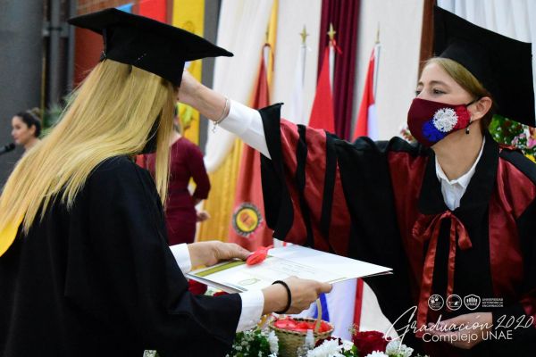 graduaci╟№n-unae-2020-33607df224-3968-f116-d79e-70afeafb6d69F2F109E6-B312-B3E5-699F-E74AE665F5F4.jpg