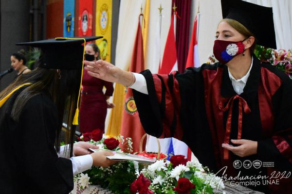 graduaci╟№n-unae-2020-344c37be67-b82d-f0dd-bfb3-e5f0571f1530469CF9E2-6913-1898-B32C-EEF4A10C8368.jpg