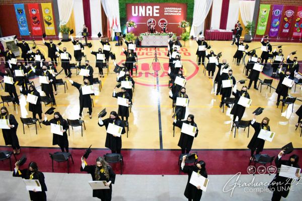 graduaci╟№n-unae-2020-42767ad545-c806-f21d-2cde-ef05b49804f6ECBD91B5-D8DD-2299-FE1E-84F0151E4398.jpg