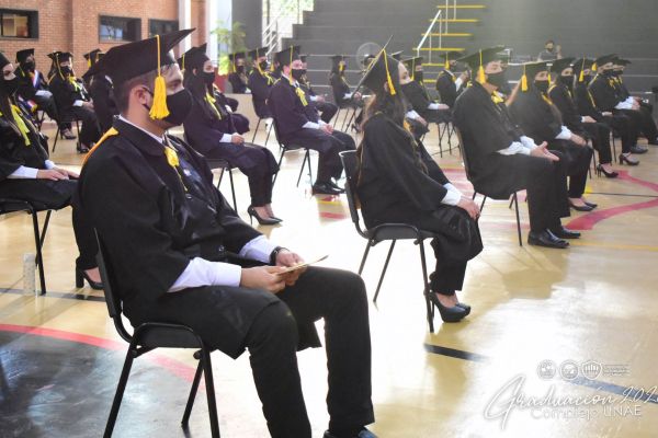graduaci╟№n-unae-2020-4ad9b8e9e-40d3-6829-6693-45d922307e13AECA7A7D-6331-3EDA-9F25-2737F60B7F5A.jpg