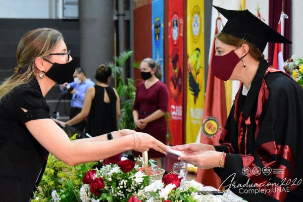 graduaci╟№n-unae-2020-52979a9d71-5c33-08d0-016d-6db52f04b7372DEC9220-A4CC-615D-8BAB-8224A1A9C09A.jpg