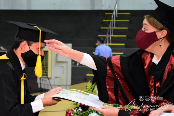 graduaci╟№n-unae-2020-55bdc608ba-b8d1-35b4-6021-aca1569db85dCE80B167-9866-C9AA-128A-2624B99DC415.jpg