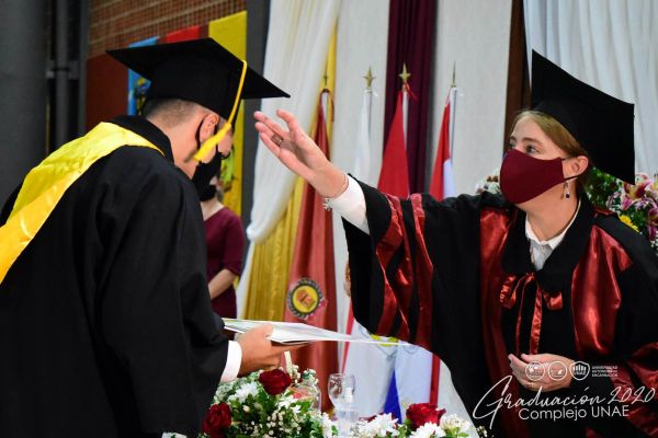 graduaci╟№n-unae-2020-56a5134ab4-076d-85fa-9b48-314152999242559FA42C-905C-BECF-0E9E-D4CE6FE62B66.jpg