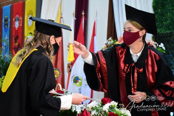 graduaci╟№n-unae-2020-59338d1de2-5842-1a02-520e-68b30c13106604DF2D05-B0DA-07B9-6FF8-CAC062E9E00D.jpg