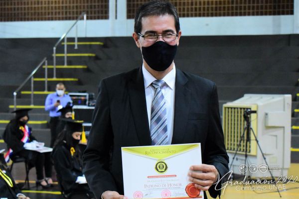 graduaci╟№n-unae-2020-74bbbf1c6d-824a-2e13-e9b1-ae779366fabfC34701D9-B104-9B63-0C0E-F2EE590DA64C.jpg