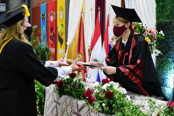 graduaci╟№n-unae-2020-75a57fb996-33de-5f88-e913-0c004add3d4d53FFDAA2-89C2-D0AE-8605-A087802562DE.jpg