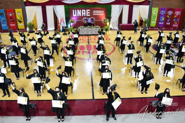 graduaci╟№n-unae-2020-790ae20c80-629c-34b5-cbb5-f6a688311d2270EF4E07-C645-338C-F05D-28DB31DAB82D.jpg