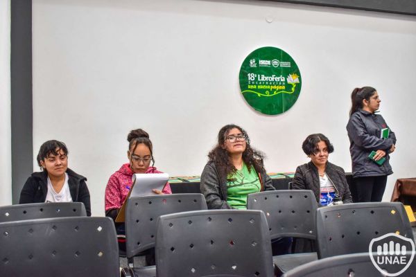 22-09-10-libroferia-17-hdtv-1080-unae-83d6d54f6b-f675-d38b-8253-4a493352fb38F7A68707-F477-7087-F392-0ED6499D1A3D.jpg