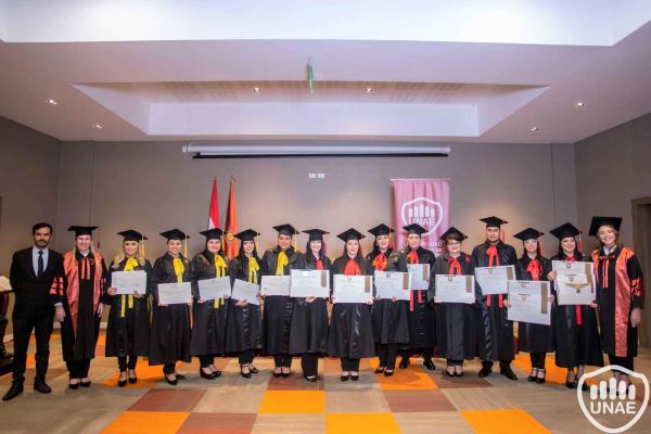 graduacion-cde-54474b369d-c545-f542-78ee-f2b857863713F6B35E24-4ADC-1A06-C075-2CF185018DAE.jpg