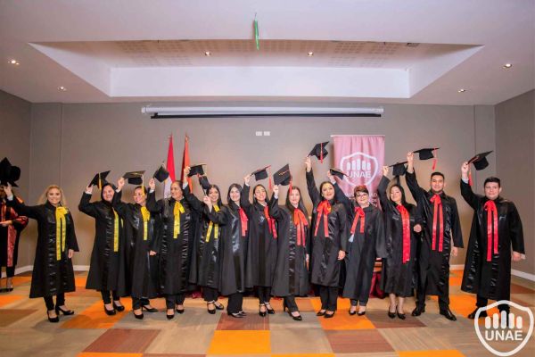 graduacion-cde-557bc378a8-7a9d-b069-1fca-c3172afc71c6AAE42E6C-1A9A-CE7D-C79C-D7FD976D5E69.jpg