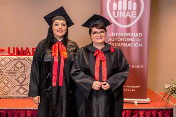 graduacion-cde-58d8e1823b-c215-54c2-8d9b-2e360fcd78541A1A2C45-0CF5-2AAF-3B77-5E8B53427EC6.jpg