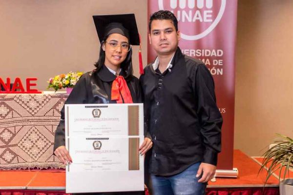 graduacion-cde-67845fa82b-810d-ea8e-d2bd-35054fde242e128C1B09-888F-96ED-8A3B-BAF9BC2D9749.jpg