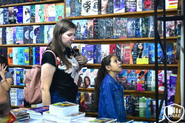 dia-4-libroferia-2023-8-unae-202322DD7B93-AB79-906F-1734-FCEF36AE5FAD.jpg