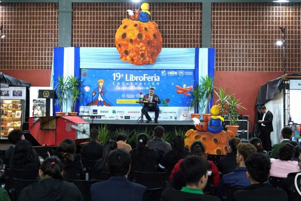 día-02-libroferia-2023-29-unae-2023656A433F-0F18-E720-E8B2-265ECF54FF42.jpg