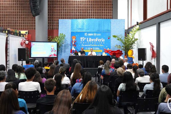 día-1-libroferia-2023-29-unae-20237B7A7C3D-2DD7-8D06-BCDE-7B6451174F62.jpg