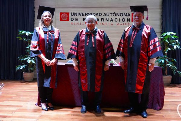 doctor-honoris-causa-3334DABF60-90B1-E026-A94B-688FD3ADB5C3.jpg