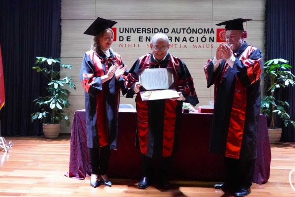 doctor-honoris-causa-353163FA13-4033-EF19-71E7-95E0CE5202E8.jpg