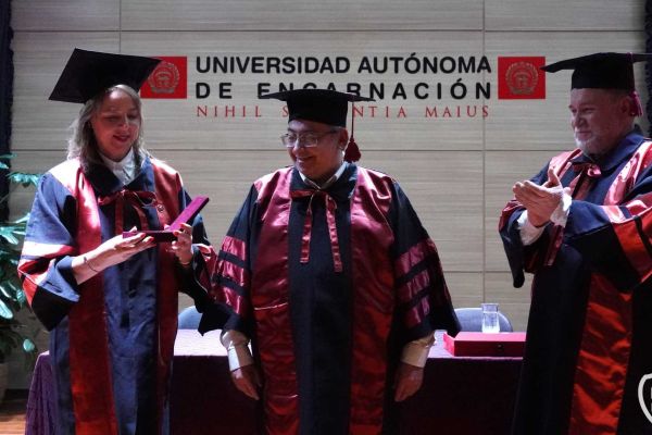 doctor-honoris-causa-40E3671829-445A-04C6-AF5B-940D0430EAAF.jpg