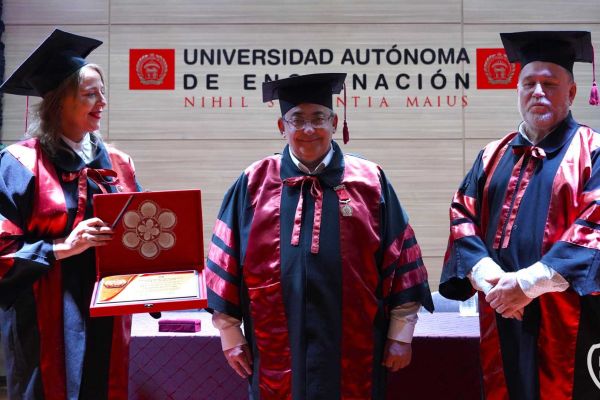 doctor-honoris-causa-43740BDD34-4A36-CEAC-F3C3-09BD4658835F.jpg