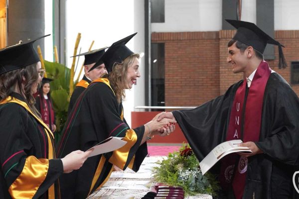 graduacion-24-unae-202403BA28FD-A9BD-9CF6-BAA3-99B3F43462CF.jpg