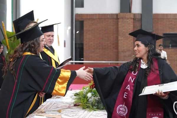 graduacion-309-unae-20248C2E0600-66F9-3C9B-A7EC-608B559918E5.jpg