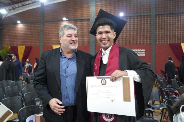 graduacion-455-unae-20249E32B898-EA23-4452-33FD-207136210387.jpg