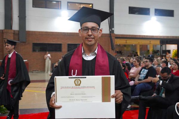 graduacion-586-unae-20240171581A-FD75-A7CC-5349-7AE2B2D2968E.jpg