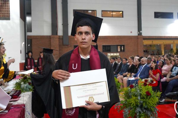 graduacion-607-unae-202418D86C4A-0C48-35C5-B8BC-908776996534.jpg
