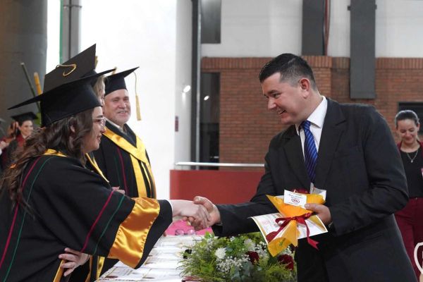 graduacion-624-unae-202426B818D7-42DA-51F8-9722-91050F01C7B0.jpg