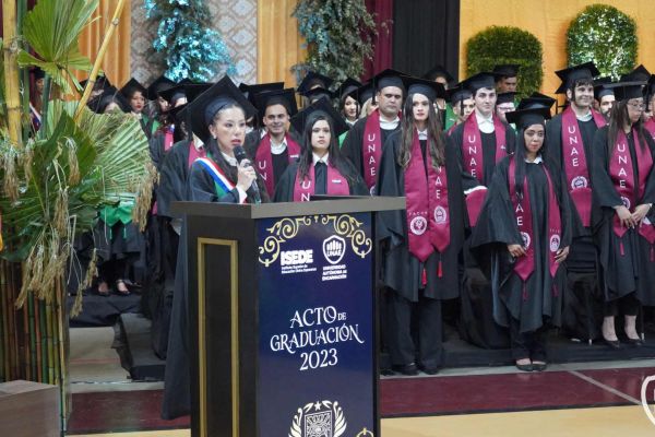graducion-106-unae-2024537E38FF-B487-1590-B568-B2D73D930CB2.jpg