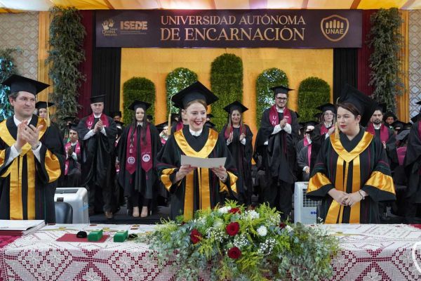 graducion-110-unae-2024BF559566-1C05-BD48-DC38-E6EB045FD2CF.jpg