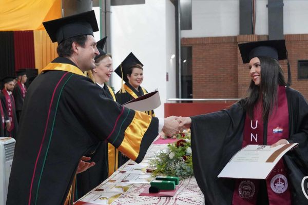 graducion-121-unae-202427645C10-4865-6C65-74A0-8A6E2C6AE534.jpg